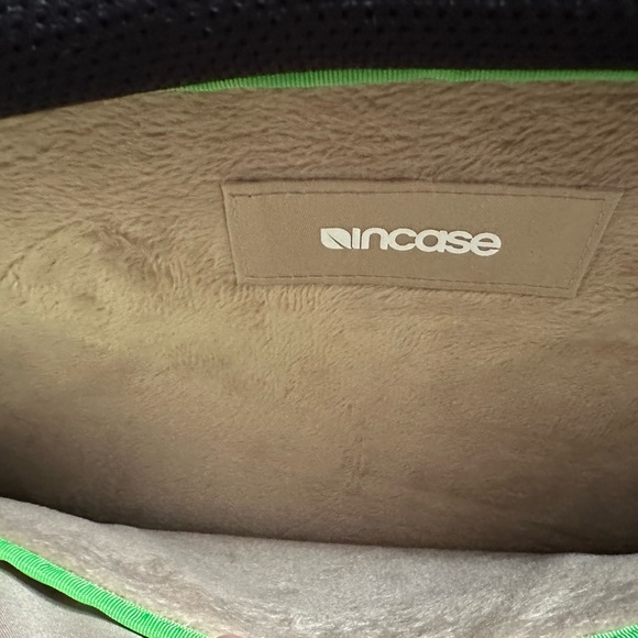 INCASE Laptop/city messenger - Picture 8 of 11